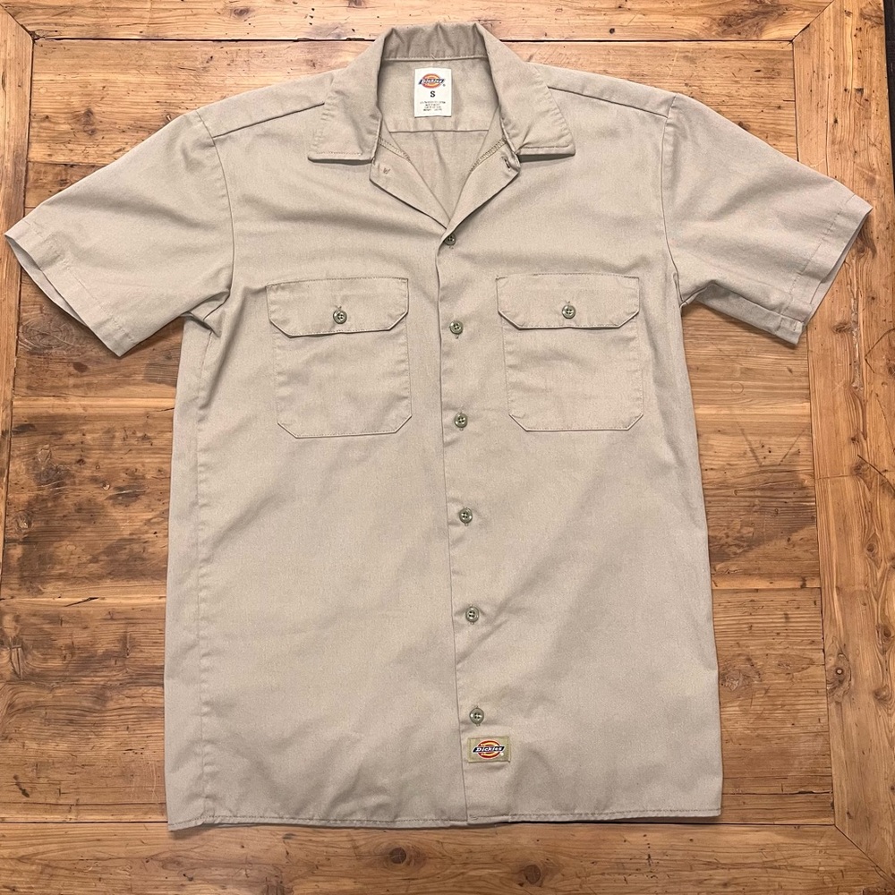 Dickies Men's Beige Short Sleeve Button Down Shirt